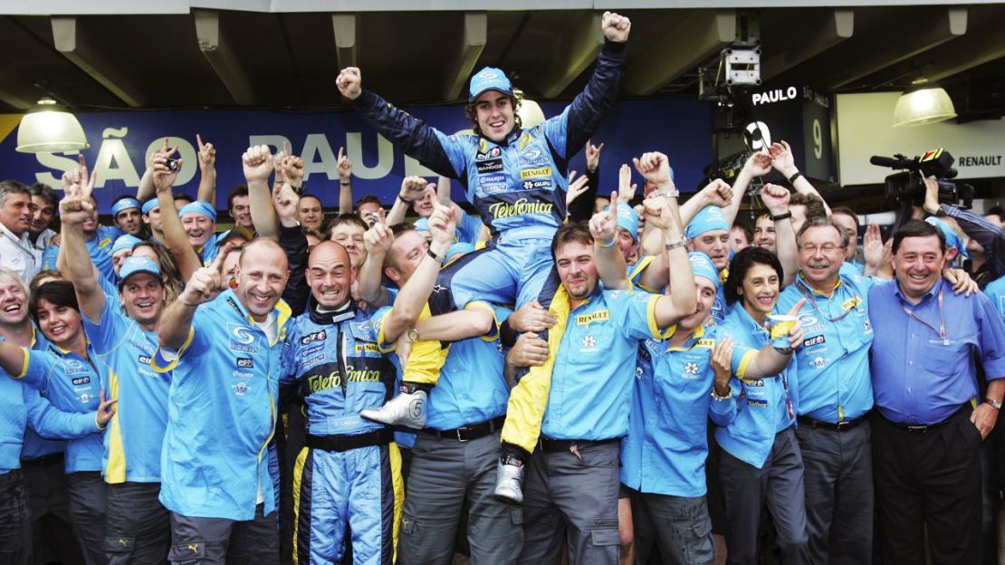 Alonso ganó su primer campeonato de pilotos en 2005 antes de retener el título en 2006. Crédito: Mark Thompson/Getty Images