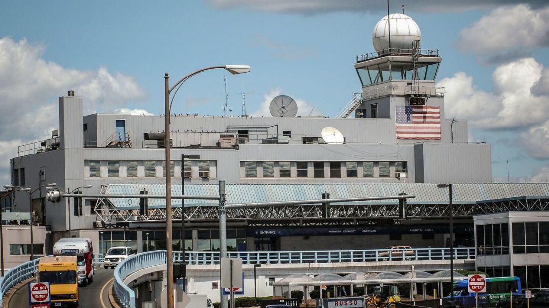 Imagen de las instalaciones de control aéreo del Aeropuerto Internacional Bradley de Windsor Locks (Connecticut) en 2007.