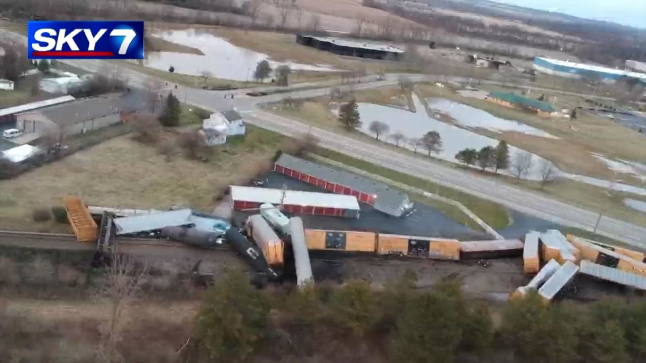 CNNE 1355811 - se descarrila otro tren de norfolk southern en ohio