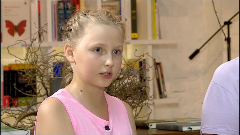 Niña rusa en Argentina explica el motivo por el que sus padres no logran aprender el español