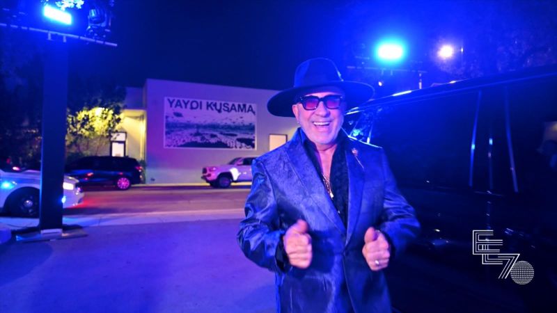 Emilio Estefan celebra sus 70 años entre amigos y disfraces de época | CNN