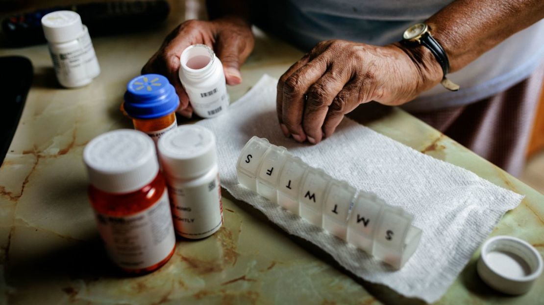 Los médicos suelen recomendar medicamentos para aliviar la ansiedad cuando la atención de salud mental puede ser difícil de encontrar. Crédito: Willie B. Thomas/Digital Vision/Getty Images