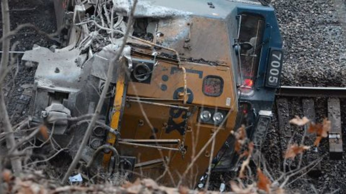 El combustible y el aceite del tren descarrilado se derramaron en New River el miércoles, dijo CSX. Sam Richmond