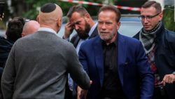 CNNE 1357486 - arnold schwarzenegger dice que los antisemitas "moriran miserablemente"