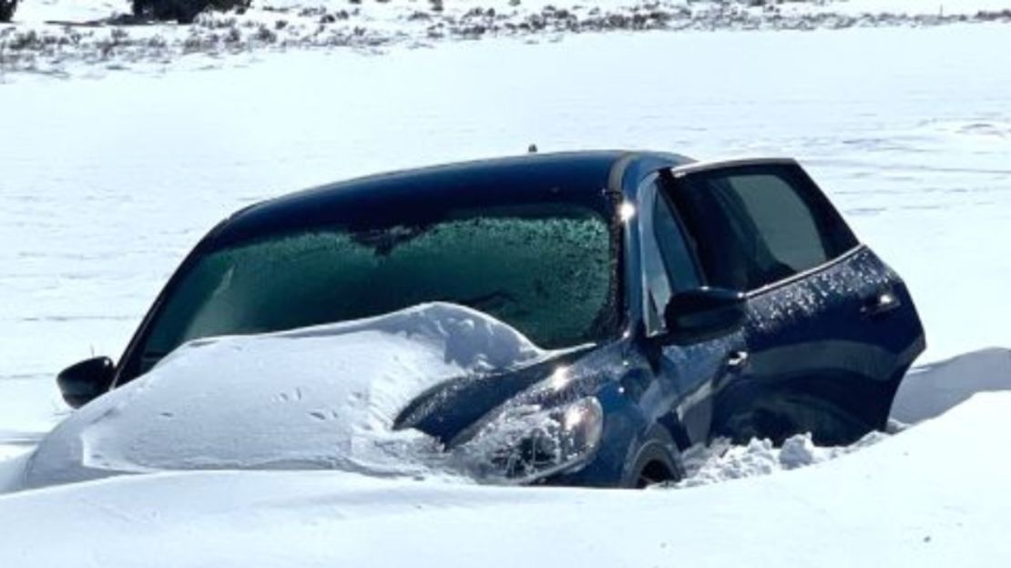 La camioneta de Jouret estaba parcialmente enterrada en la nieve cuando lo encontraron.