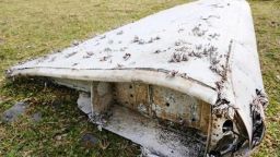 En la isla de Reunion, territorio francés en el océano Índico, se encontraron restos del vuelo 370 de Malaysia Airlines desaparecido en mayo de 2014.