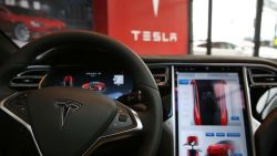 CNNE 1357909 - reguladores investigan el modelo y 2023 de tesla