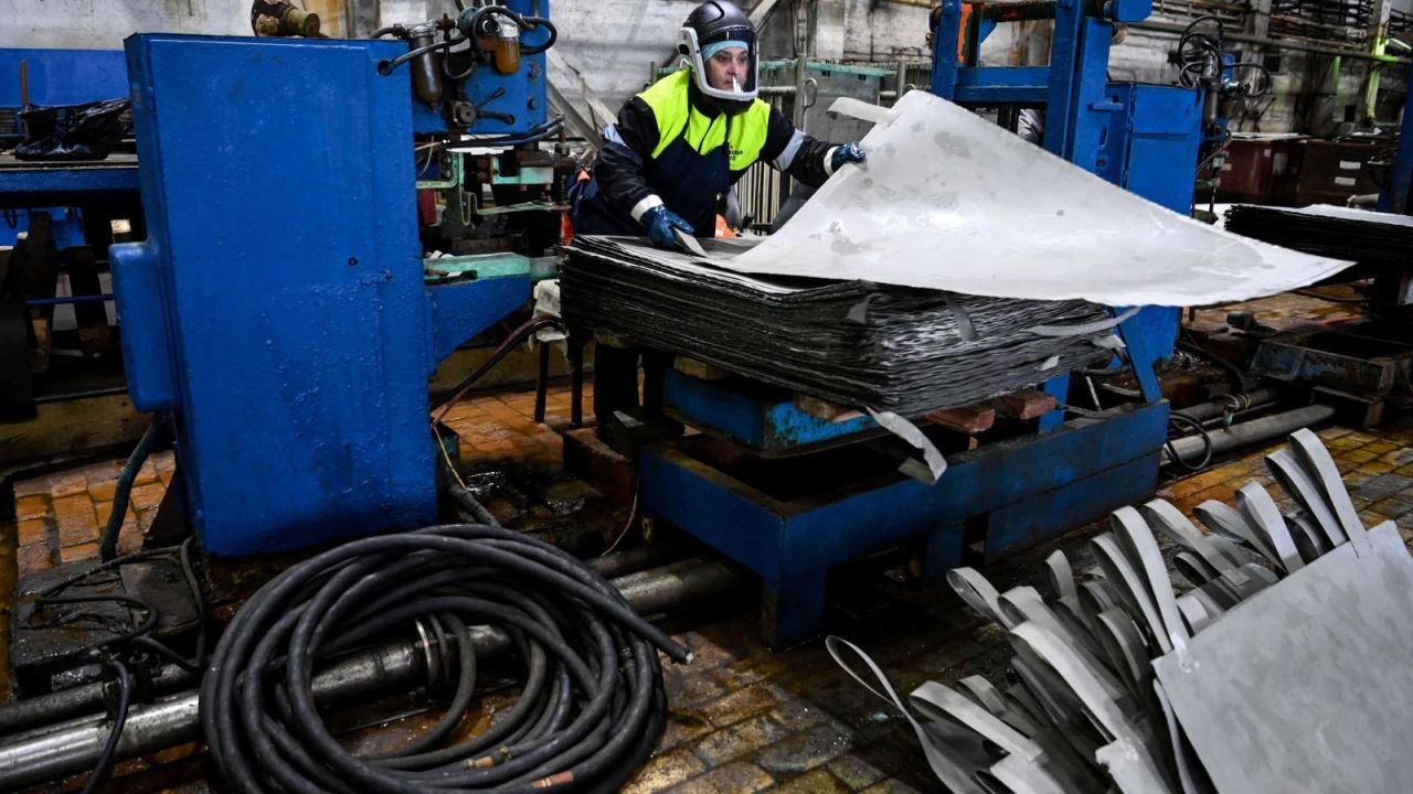 CNNE 1358514 - rusia podria restringir la exportacion de metales, advierte citigroup