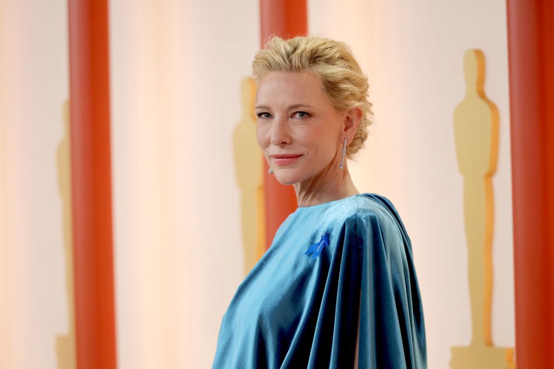 Cate Blanchett, nominada a mejor actriz por su papel en "Tár", desfila por la alfombra de la edición 95 de los premios Oscar.