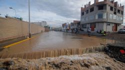 CNNE 1360264 - viviendas y caminos arrasados por graves inundaciones en peru