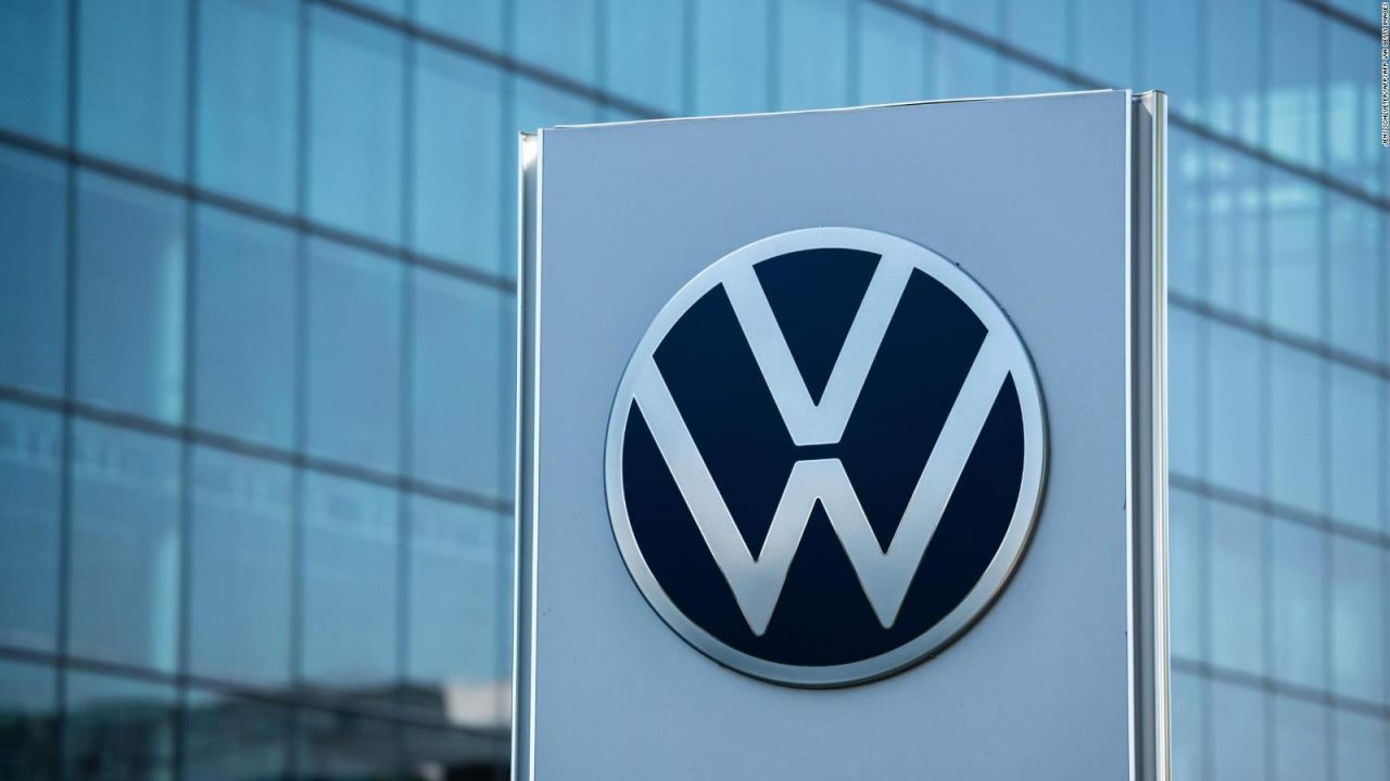CNNE 1360284 - volkswagen anuncia inversion en baterias para vehiculos electricos