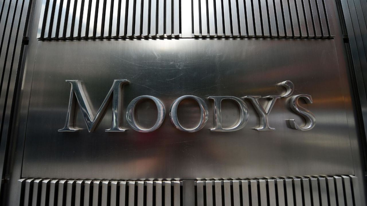 CNNE 1360288 - ee-uu-- moody's podria rebajar la calificacion de seis bancos