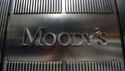 CNNE 1360288 - ee-uu-- moody's podria rebajar la calificacion de seis bancos