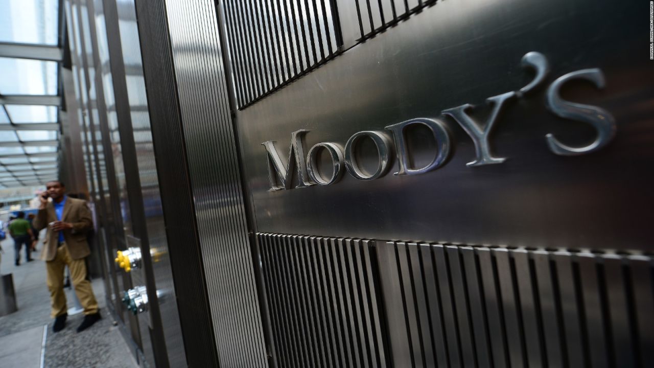 CNNE 1360538 - moody's revisa calificacion de 6 bancos regionales de ee-uu-