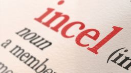 El término "incel" aparece con frecuencia en los debates sobre género, misoginia, violencia y extremismo. Crédito: CNN