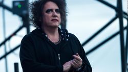 CNNE 1361759 - lider de the cure, en contra de tarifas que cobra ticketmaster