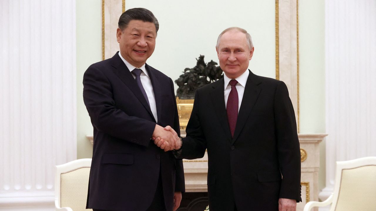 TOPSHOT - Russian President Vladimir Putin meets with China's President Xi Jinping at the Kremlin in Moscow on March 20, 2023. (Photo by Sergei KARPUKHIN / SPUTNIK / AFP)