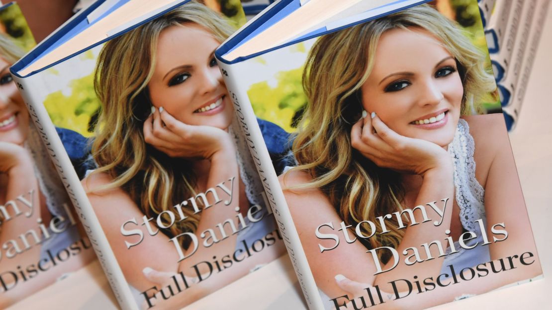 El libro "Full Disclosure", de Stormy Daniels, fue publicado en 2018.