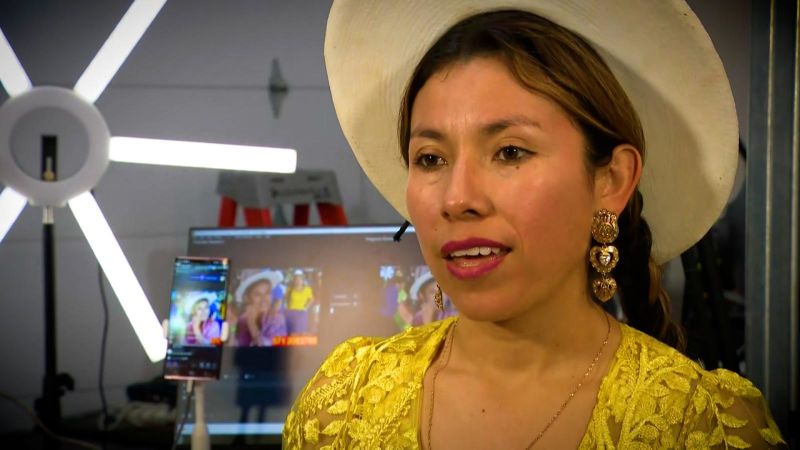 Conoce a k'ancha, la boliviana que de día trabaja en la construcción y en la tarde es una estrella en redes sociales | cnn