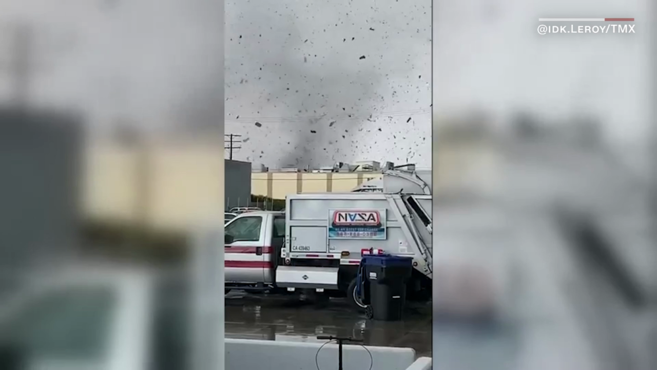 CNNE 1364756 - mira el impactante tornado que toco tierra en el condado de los angeles