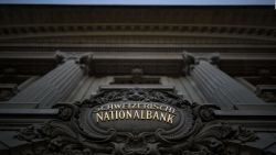 CNNE 1364971 - ¿esta bajo control la crisis bancaria en suiza?