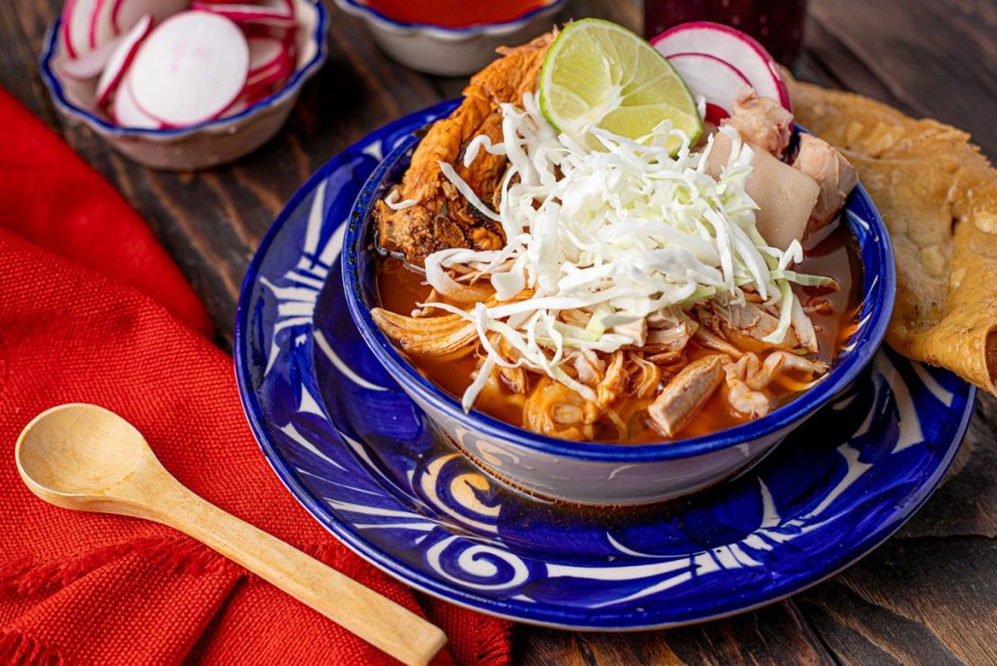 Pozole rojo. Crédito: Juan Pablo Hinojosa/Adobe Stock