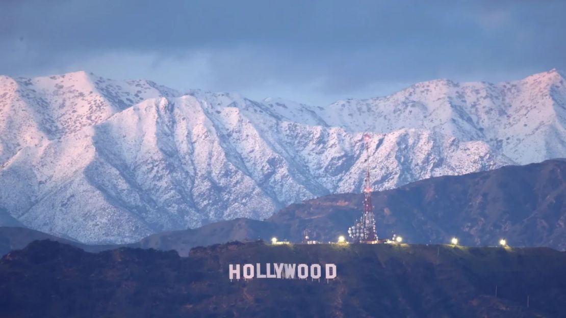 El manto de nieve de California, que sirve de reserva natural que alivia la sequía, ha alcanzado en gran medida máximos históricos.