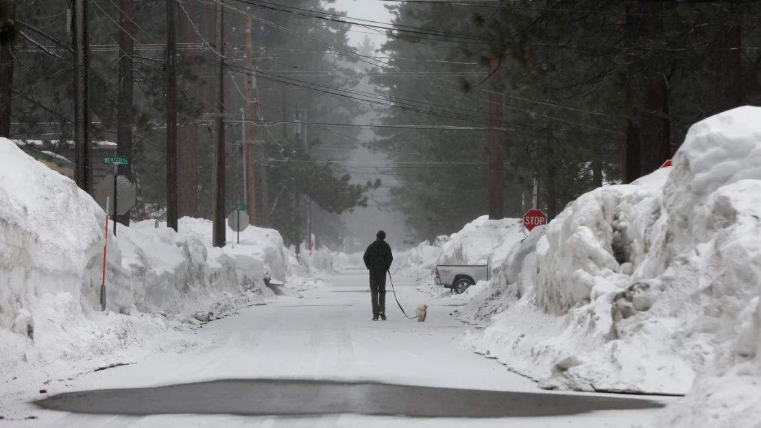 California sigue viéndose afectada por fenómenos fluviales atmosféricos que azotan el estado con fuertes lluvias, vientos huracanados y nieve.