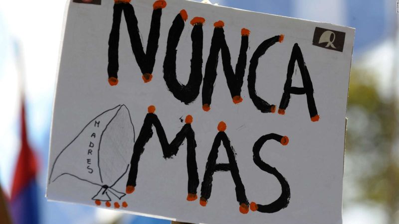 Causas y consecuencias del golpe militar: el análisis de una historiadora | cnn