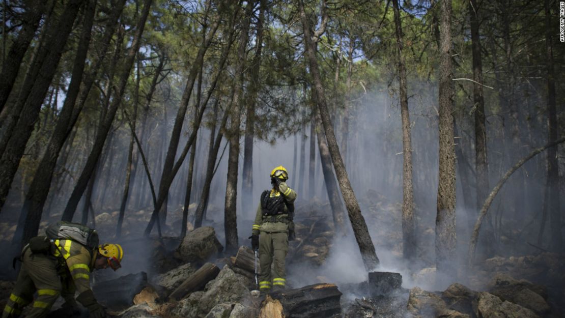 CNNE 1365f6b6 - 120831034822-spanish-wildfires-05-horizontal-large-gallery