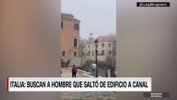 CNNE 1366048 - buscan a un hombre que salto a un canal desde un tercer piso