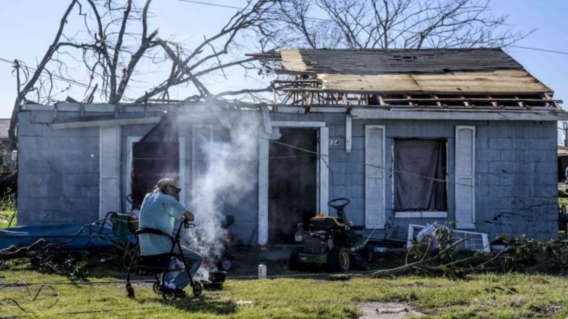 Un tornado azotó el centro de Mississippi la noche de este viernes.