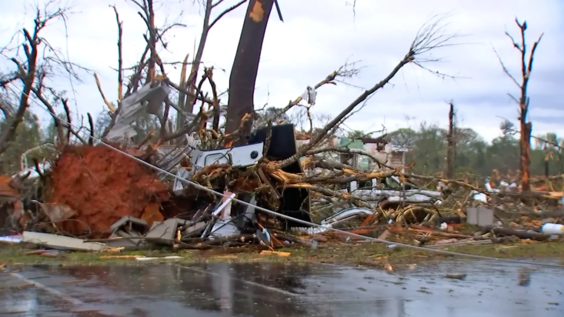 Una tormenta que arrasó el condado de Troup, Georgia, dejó graves daños en la ciudad de LaGrange.