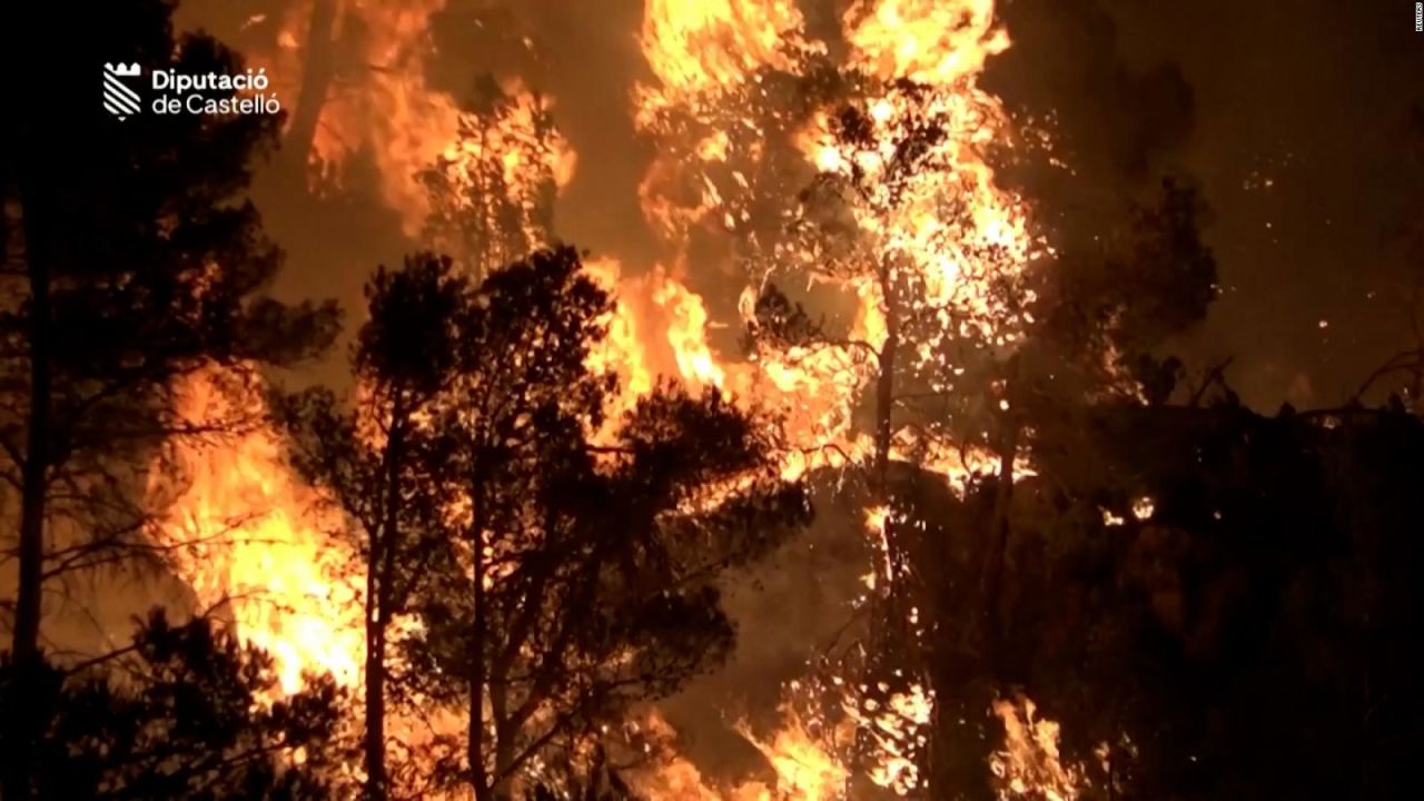 CNNE 1366845 - los destrozos de un incendio forestal en espana