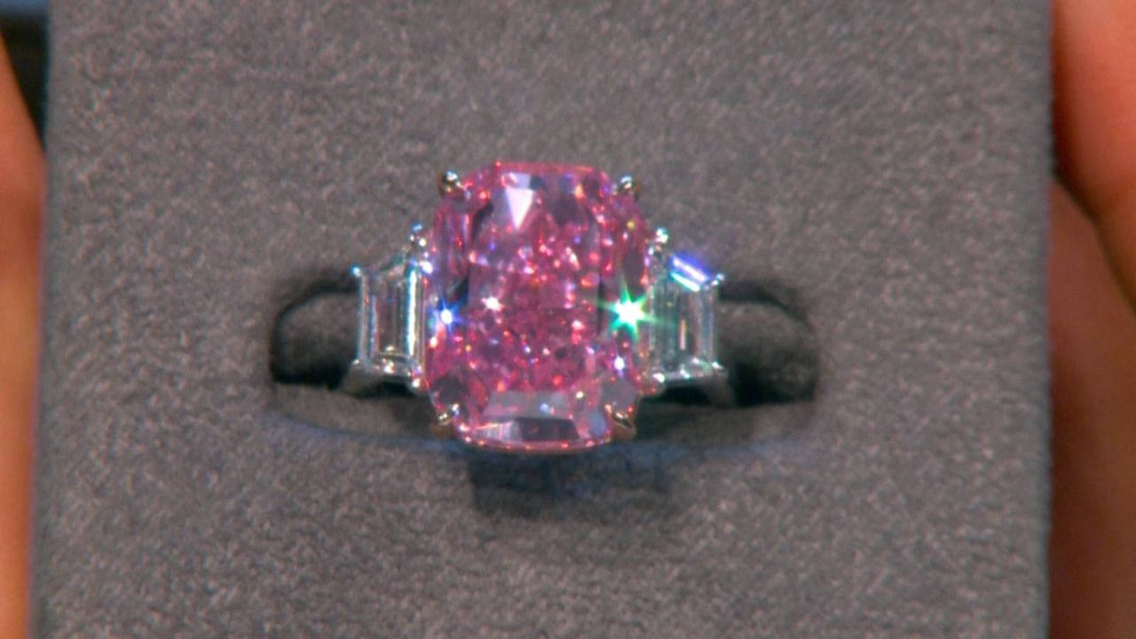 CNNE 1367926 - subastaran un "ultrararo" diamante rosa por casi us$ 35 millones