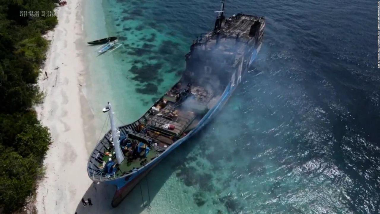 CNNE 1368454 - 28 muertos por incendio y vuelco de un ferry en filipinas