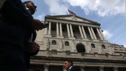 CNNE 1368779 - banco de inglaterra pide medidas urgentes al regulador de pensiones