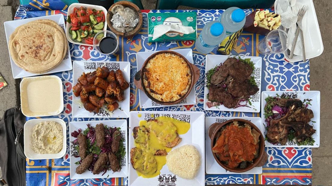 James compartió esta comida tradicional después del atardecer en una cita con un hombre musulmán en El Cairo el año pasado durante el Ramadán.