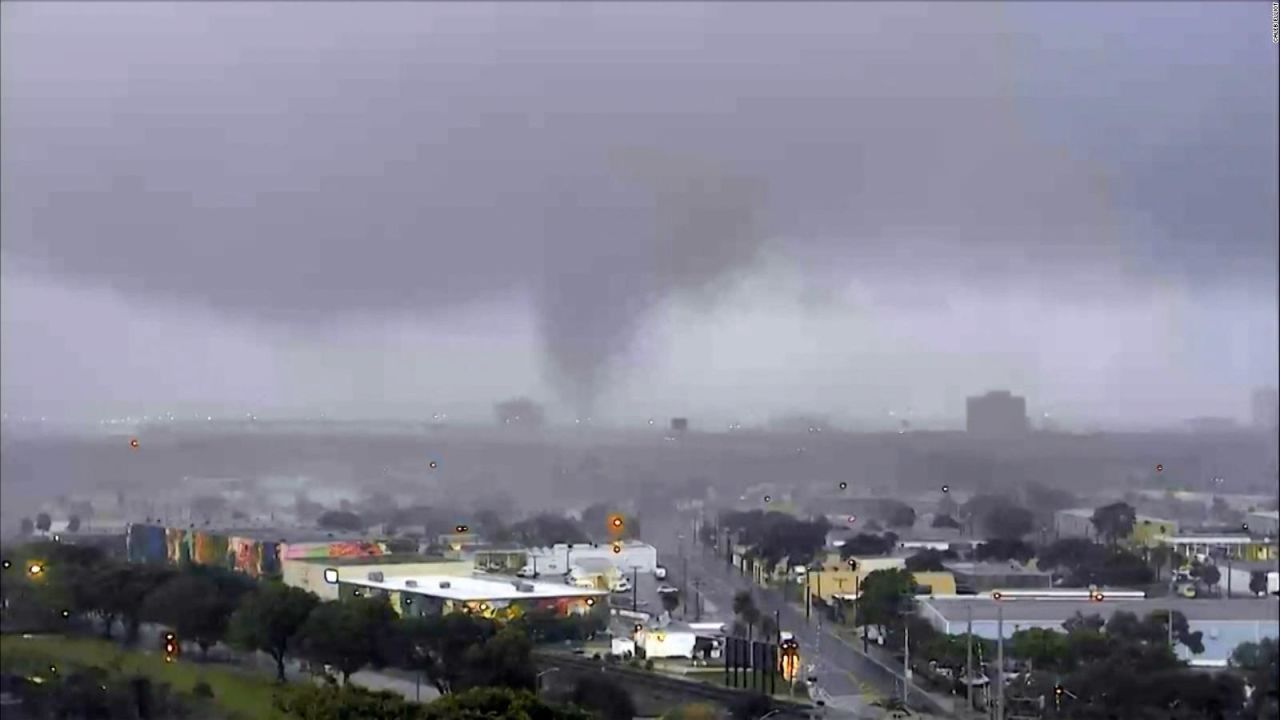 CNNE 1370265 - 4 consejos de seguridad contra tornados que podrian salvarte la vida