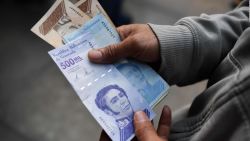 CNNE 1370852 - salario minimo mensual en venezuela impacta la compra de alimentos