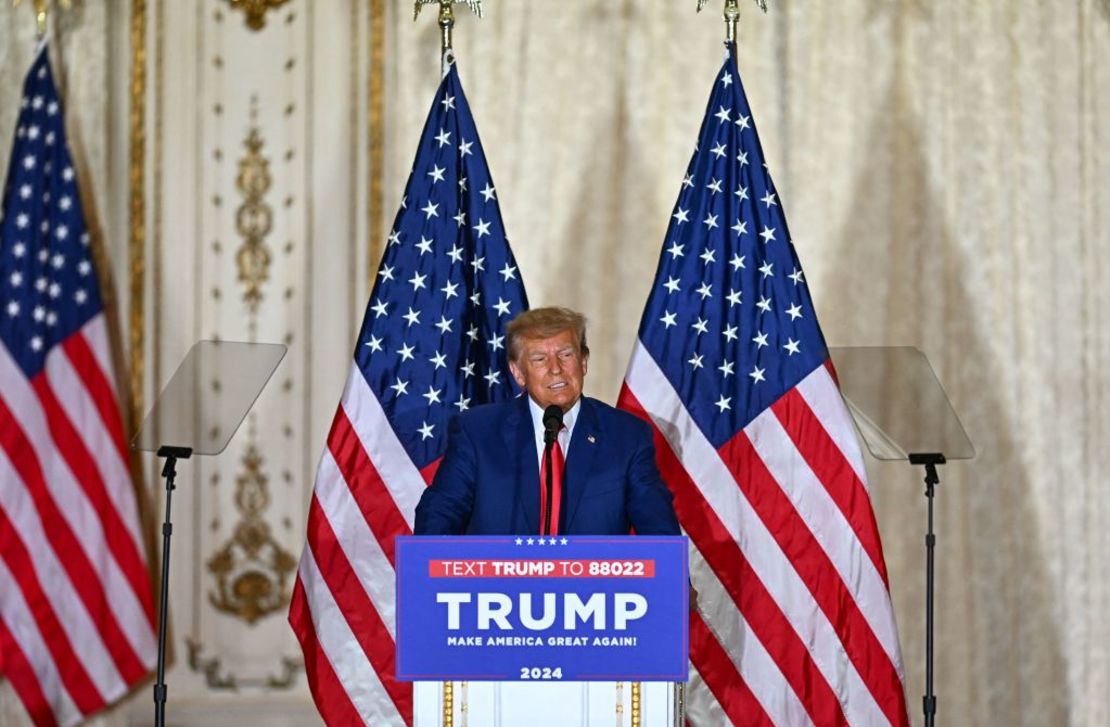 Trump habla en una conferencia de prensa desde Mar-a-Lago el martes tras su histórica comparecencia ante una corte de Nueva York.