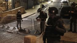 CNNE 1371149 - fuerzas israelies y palestinos se enfrentaron en mezquita en jerusalen