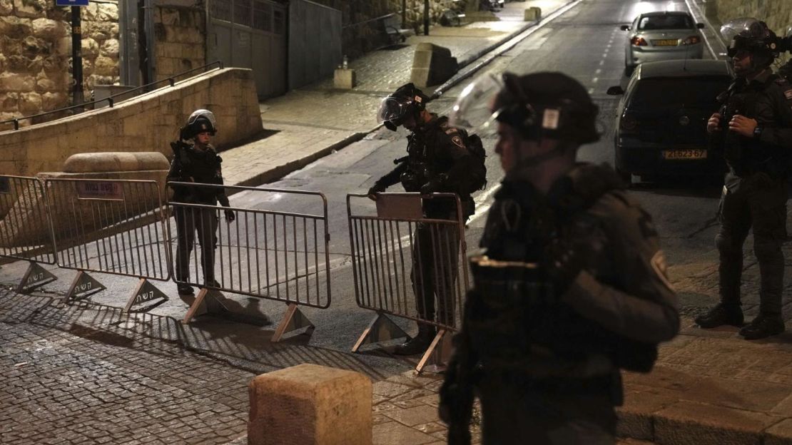 CNNE 1371149 - fuerzas israelies y palestinos se enfrentaron en mezquita en jerusalen