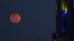 CNNE 1371486 - asi podras apreciar mejor la superluna rosa de abril