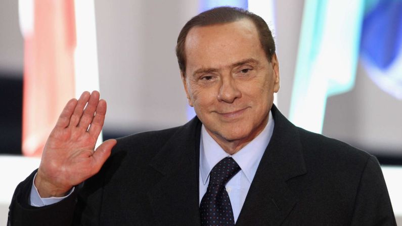 Silvio Berlusconi, el extravagante multimillonario y ex primer ministro italiano que una vez se describió a sí mismo como el "Jesucristo de la política", murió en un hospital de Milán a los 86 años, el 12 de junio de 2023.