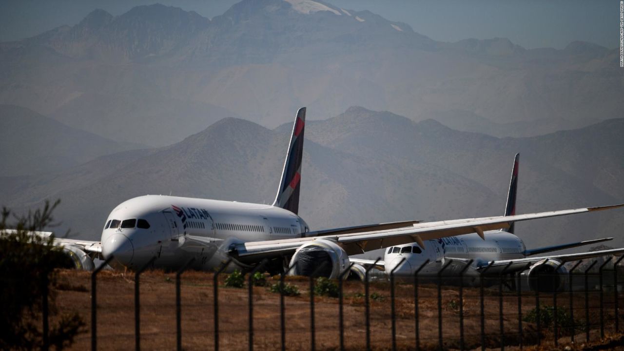 CNNE 1372005 - cierran operaciones 2 aerolineas de bajo costo, ¿esta en crisis el sector?