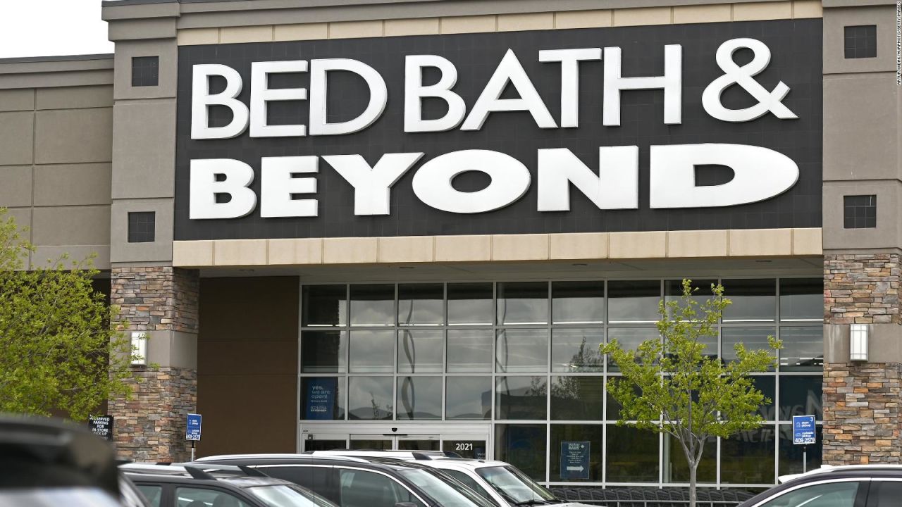 CNNE 1372013 - bed bath & beyond pide prestamo para evitar bancarrota