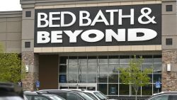 CNNE 1372013 - bed bath & beyond pide prestamo para evitar bancarrota