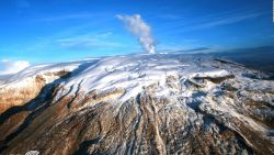 CNNE 1372376 - expectativa ante erupcion del volcan nevado del ruiz en colombia