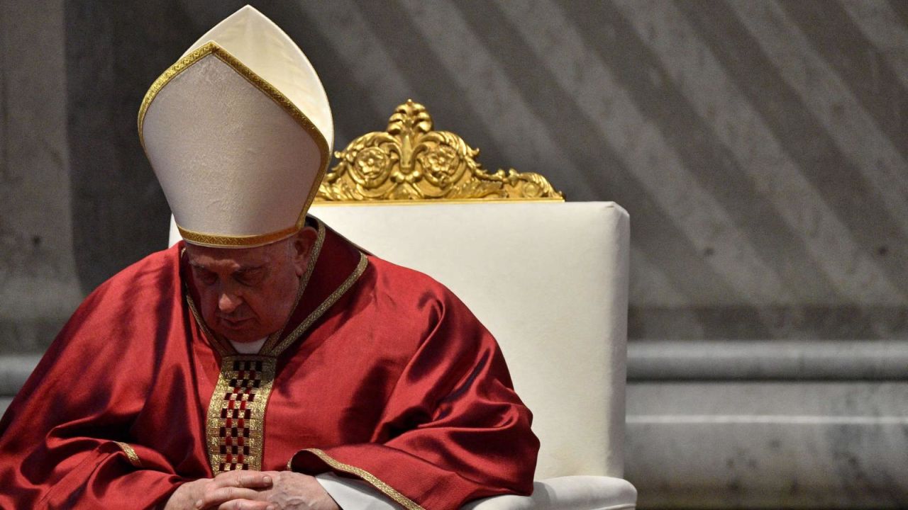 CNNE 1372747 - se ausenta el papa francisco del viacrucis en el coliseo romano